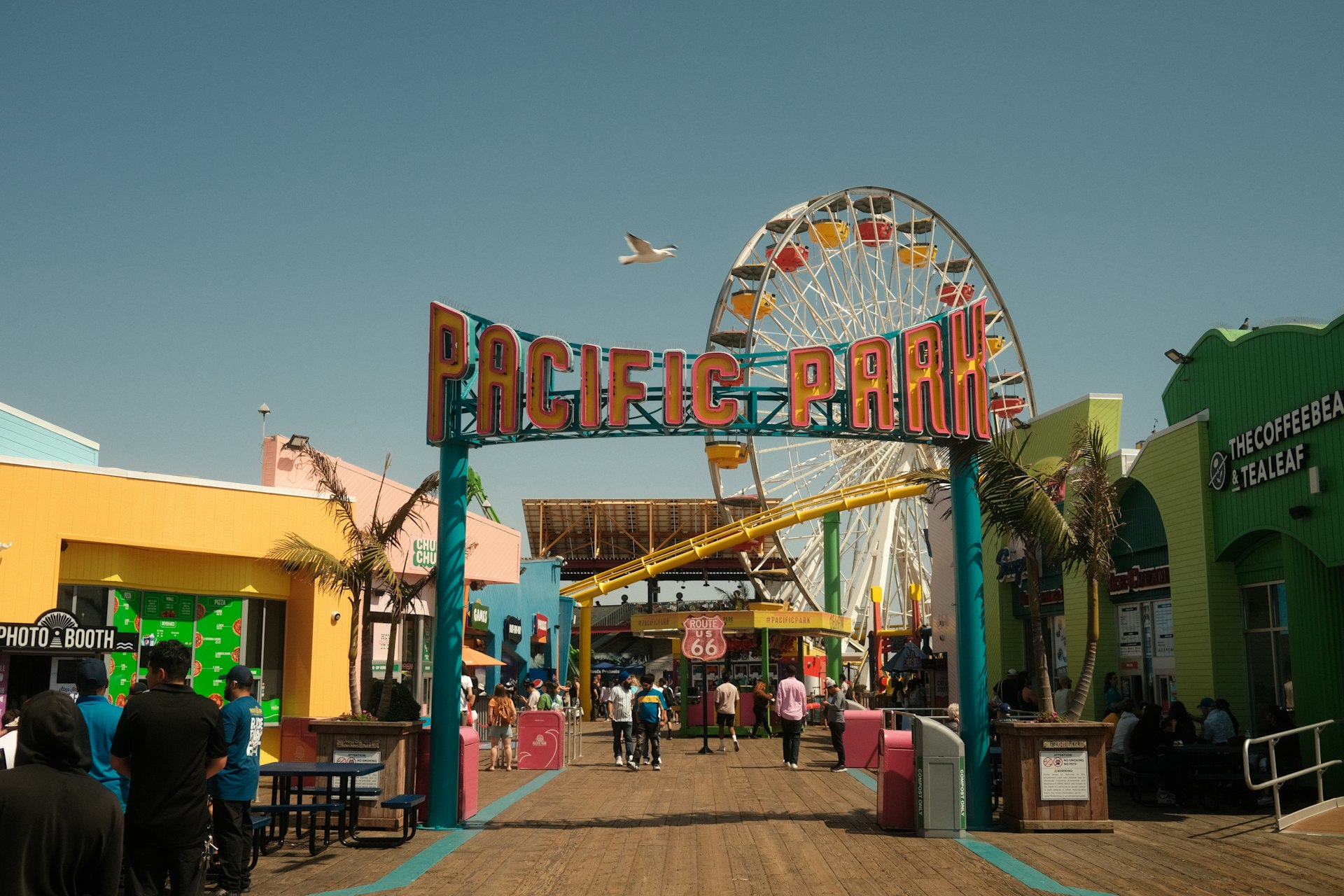 Exploring the Future: Virtual Theme Parks and Metaverse Attractions Redefine Entertainment